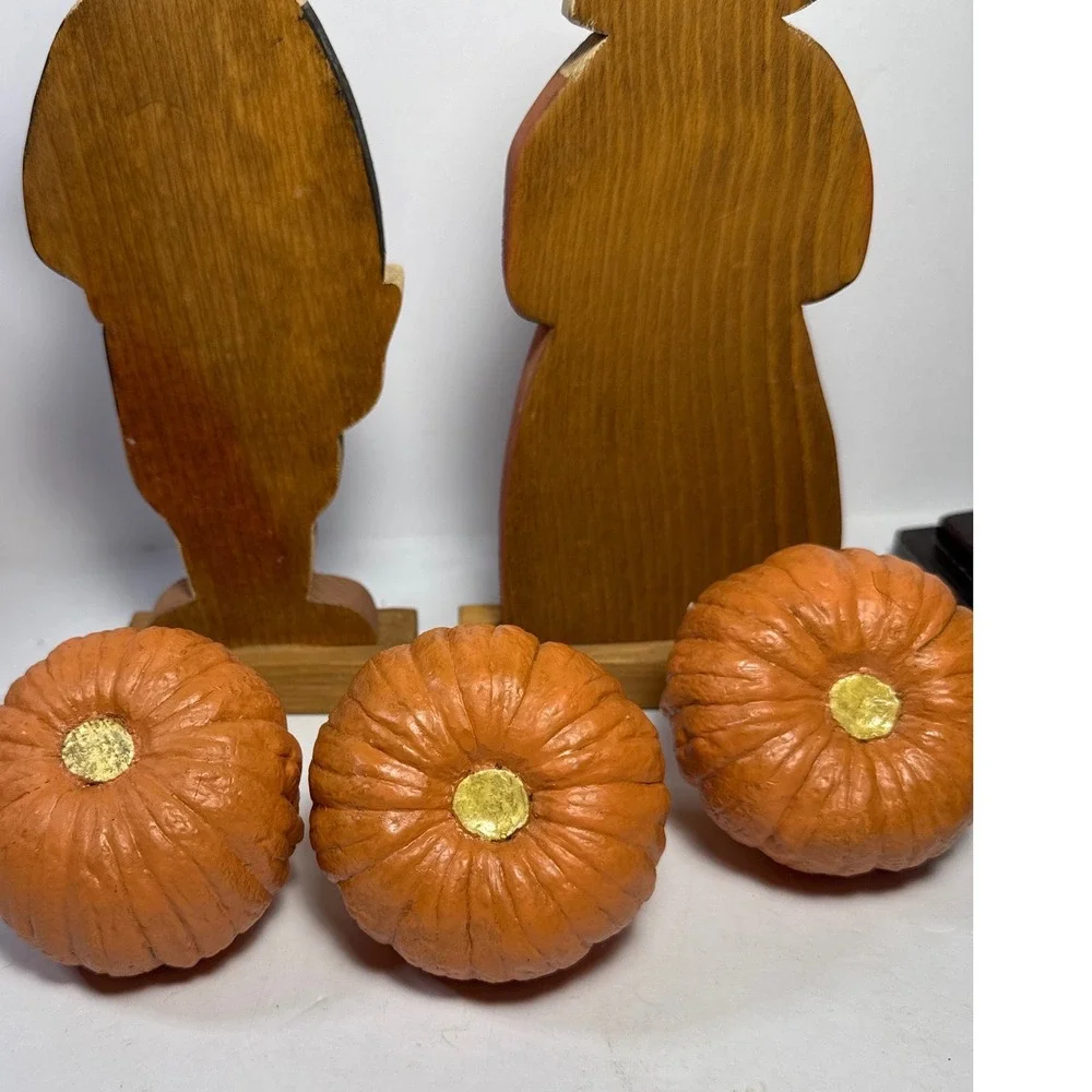 Vintage Primitive Wooden Pilgrim Figurines Thanksgiving Holiday Decor Pumpkins